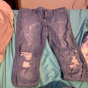 NEVER WORN Hollister light denim ripped jeans